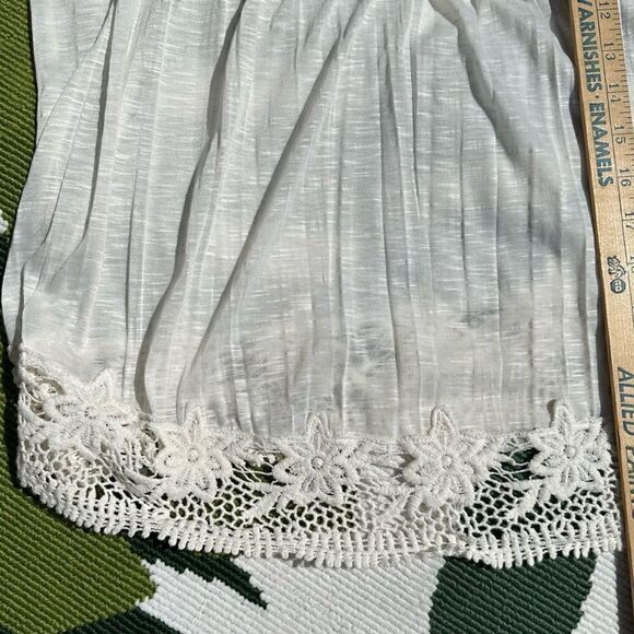 🪷 - American Rag Ivory color tank top with crochet trim. Sz L - Picture 5 of 8